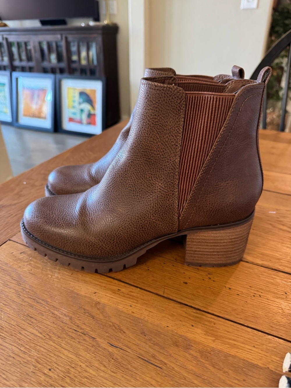 MIA Jody Faux Leather Lug Sole
Chelsea Boots - size 11 - Picture 4 of 11